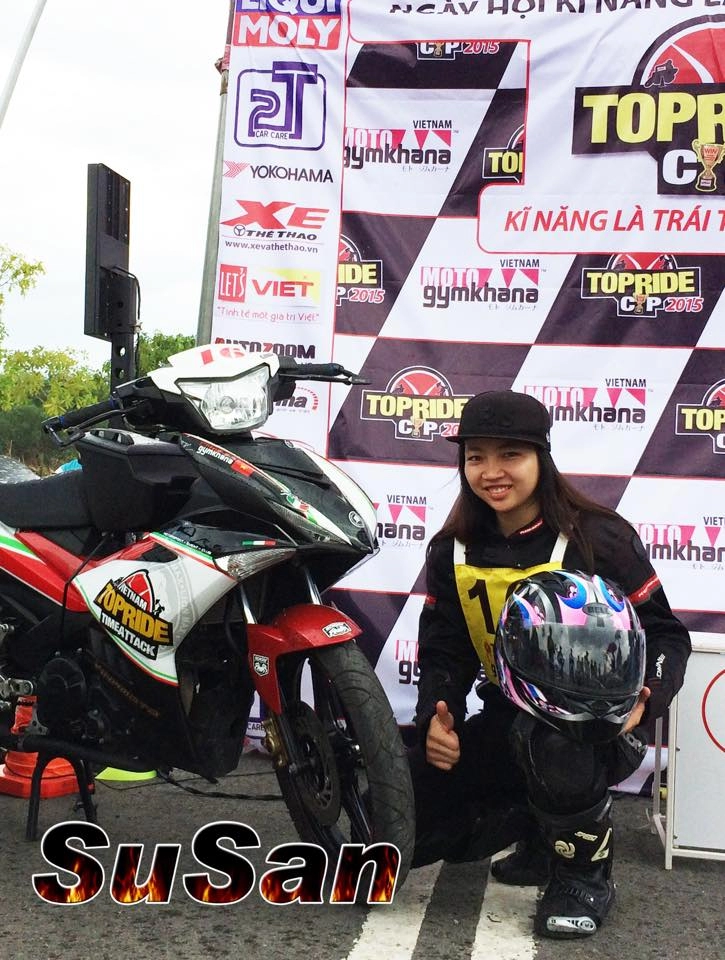 Nữ biker đầu tiên giành giải nhất phẩn khúc á trong cuộc thi gymkhana