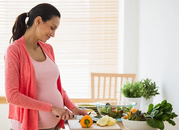 Phụ nữ mang thai tuyệt đối không nên ăn dứa