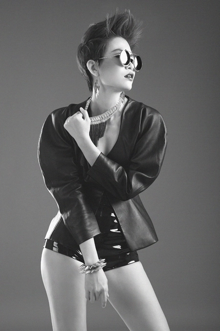 Quán quân top model 2013 sexy với quần chẽn