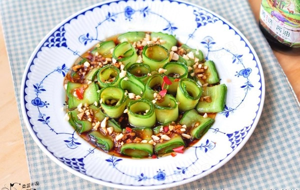 Salad dưa chuột kiểu mới ngon đẹp bất ngờ
