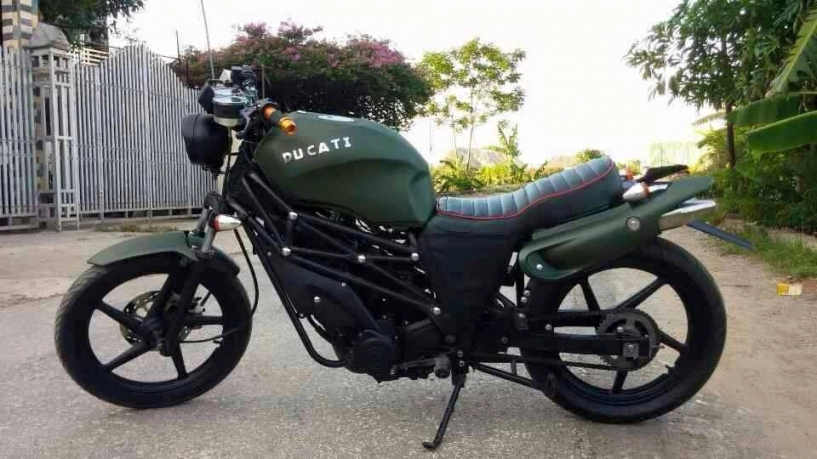 Su fx125 bị biến hình thành môtô ducati phong cách nhà binh