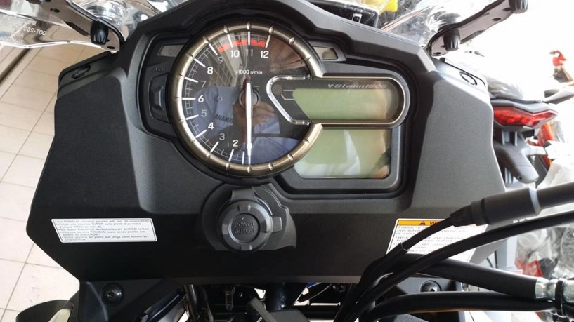 Suzuki v-storm 1000 abs hàng khui thùng chụp từ nước ngoài