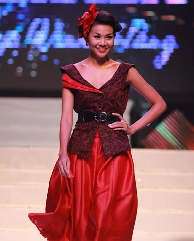 Thanh hằng ngọc quyên diễn catwalk ấn tượng