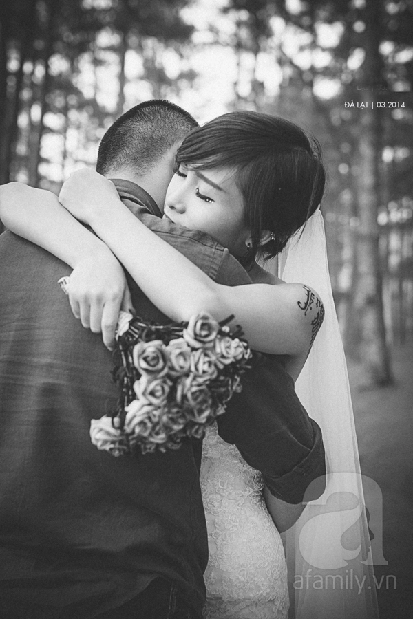 Tình hụt nhớ đời và bộ ảnh cưới ngập tràn cảnh hôn của cặp đôi nhiếp ảnh gia