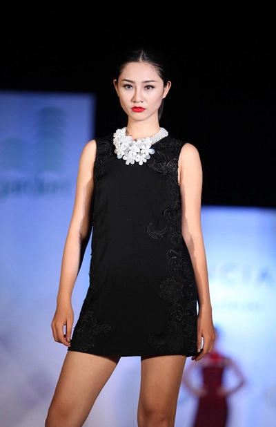 Top model hội ngộ trên sàn catwalk