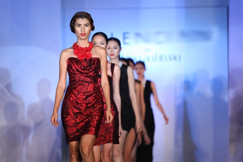 Top model hội ngộ trên sàn catwalk