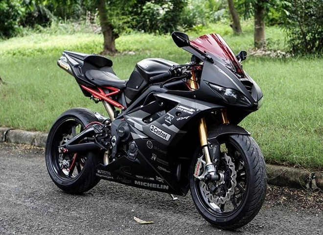 Triumph daytona 675r sơn dào áo lamborghini cùng nhiều đồ chơi chất