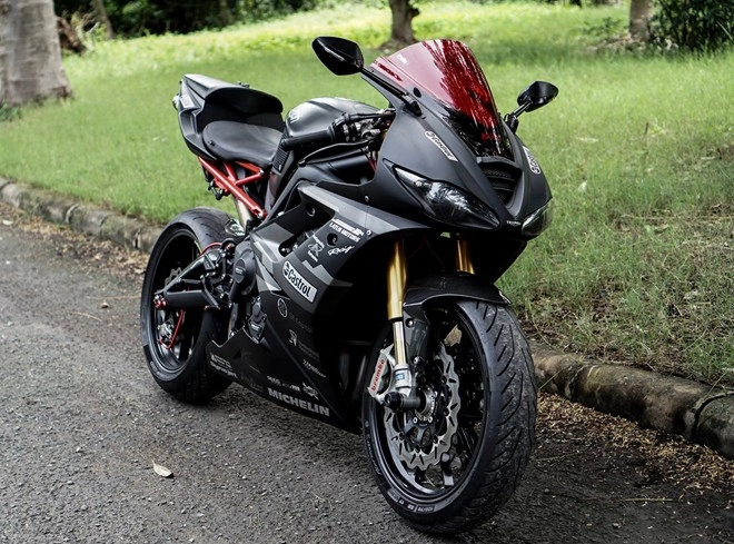 Triumph daytona 675r sơn dào áo lamborghini cùng nhiều đồ chơi chất