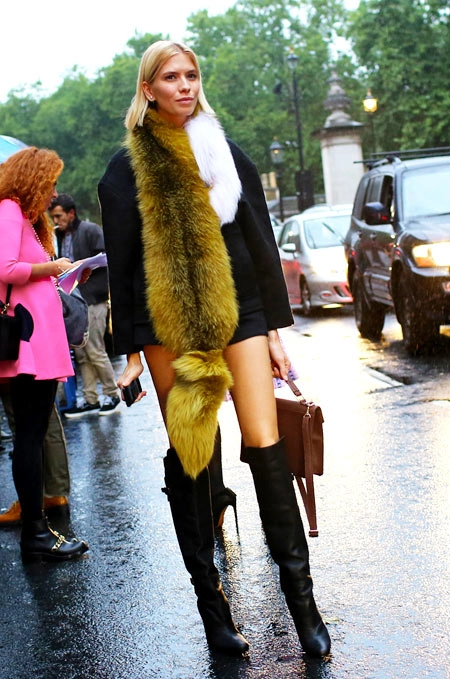 Váy áo thời thượng trên đường phố london fashion week