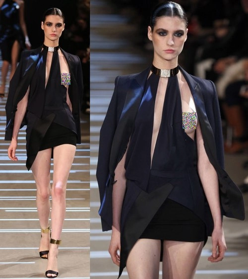 Váy phơi ngực gây sốc tại tuần thời trang paris