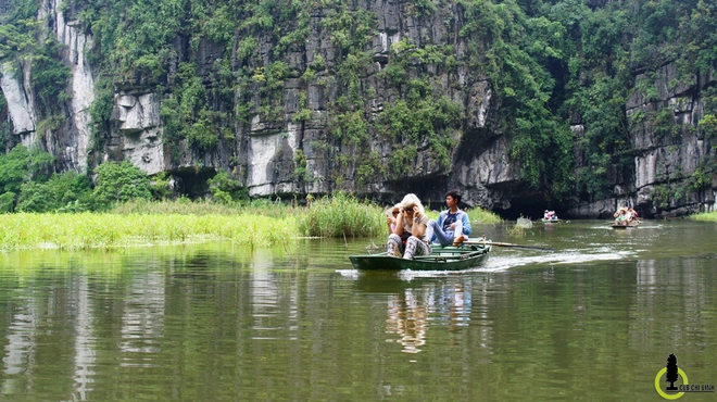 Về tam cốc mùa lúa