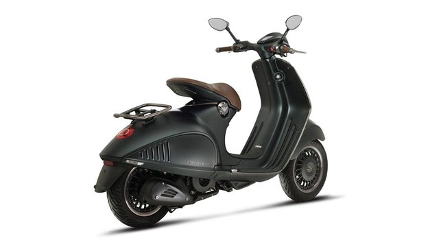 Vespa 946 emporio armani mới với phiên bản giới hạn