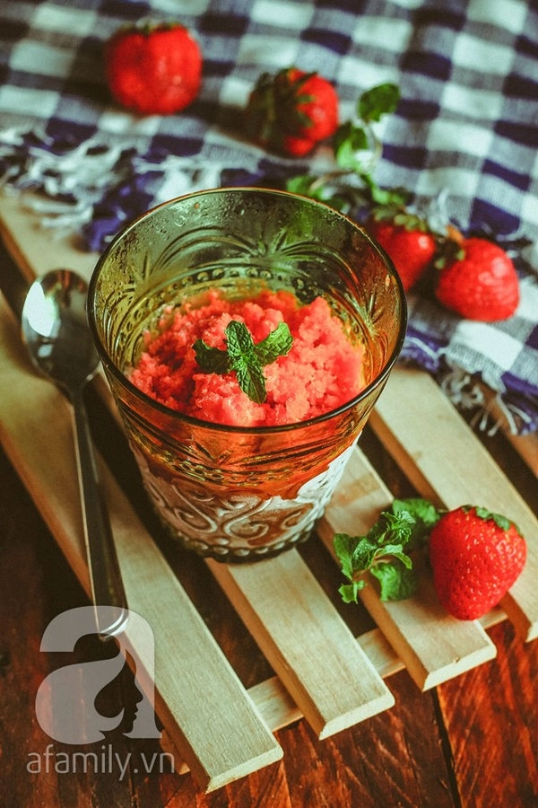 Xua tan nắng hè với kem sorbet dâu tây mát lạnh