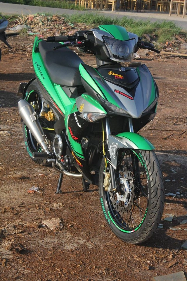 Yamaha exciter 150 lung linh trong ngày mưa bão