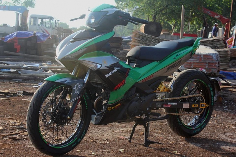 Yamaha exciter 150 lung linh trong ngày mưa bão