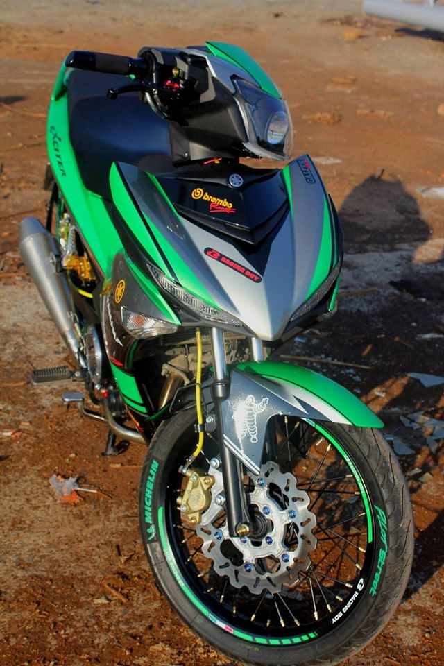 Yamaha exciter 150 lung linh trong ngày mưa bão