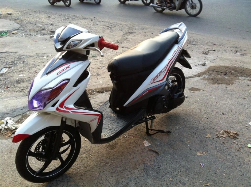 Yamaha luvias gtx đời 2012 xe đẹp leng keng màu trắng giá 17tr6