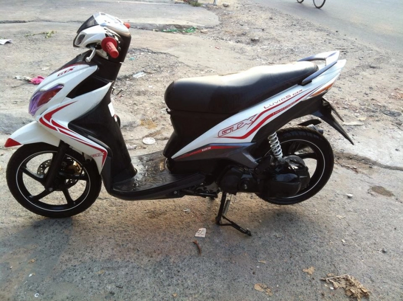 Yamaha luvias gtx đời 2012 xe đẹp leng keng màu trắng giá 17tr6