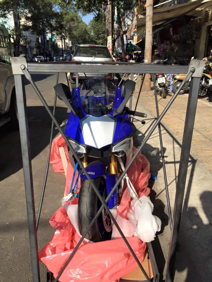 Yamaha r1 đã về việt nam với giá bán 645 triệu đồng