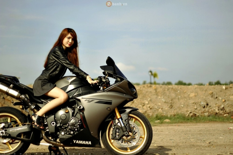 Yamaha r1 lên đầy đủ đồ của sinh viên sài gòn