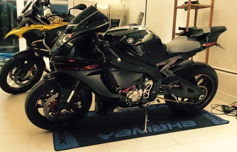 Yamaha r1 siêu ngầu với phiên bản black red độ