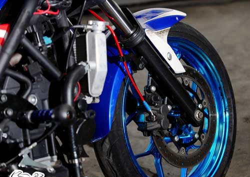 Yamaha r25 lột xác thành nakerbike phong cách mỹ