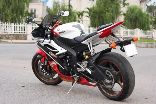 Yamaha r6 ngựa hoang khó cầm cương