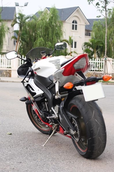 Yamaha r6 ngựa hoang khó cầm cương