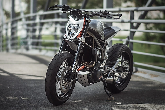 Ktm 390 duke độ kịch độc với phiên bản mũi tên bạc