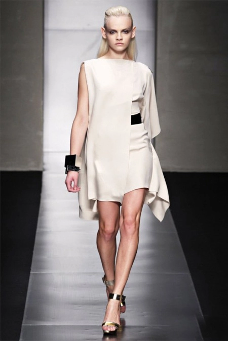 12 mẫu váy trắng lý tưởng cho mùa xuân - hè 2012