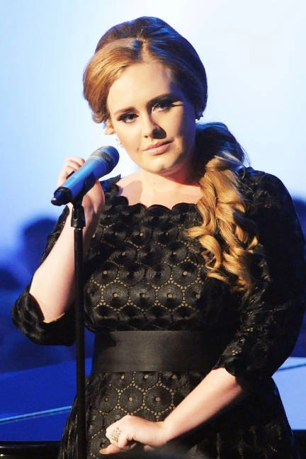 Adele - tín đồ váy đen