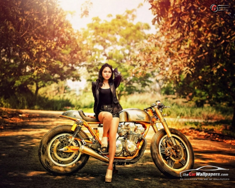 ảnh đẹp hot girl châu á tạo dáng nóng bỏng bên các siêu xe pkl