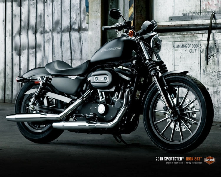 Anh em chơi dòng cruiser chọn phan tom hay iron 883