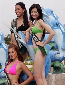 Ảnh trúc diễm khoe sắc cùng thí sinh miss earth