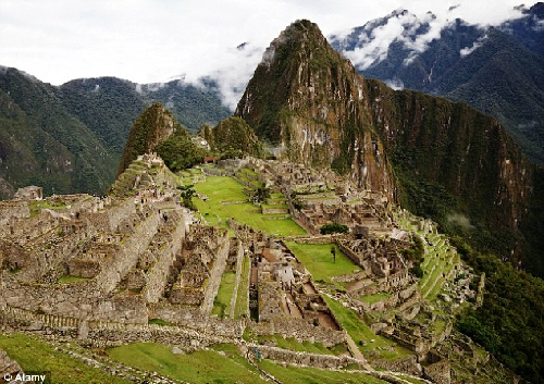 Bảo vệ rượt đuổi du khách khỏa thân tại machu picchu