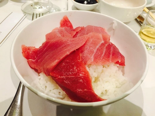 Cá ngừ 39 kg của tỉnh wakayama được xẻ thịt ở việt nam