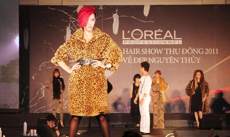 Các mẫu tóc mới lạ cho mùa noel 2011