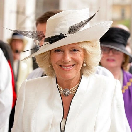 Camilla - nữ công tước của những chiếc mũ hoàng gia