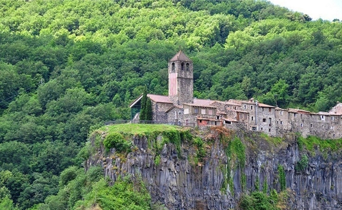 Castellfollit de la roca - ngôi làng đẹp hơn cả tranh vẽ