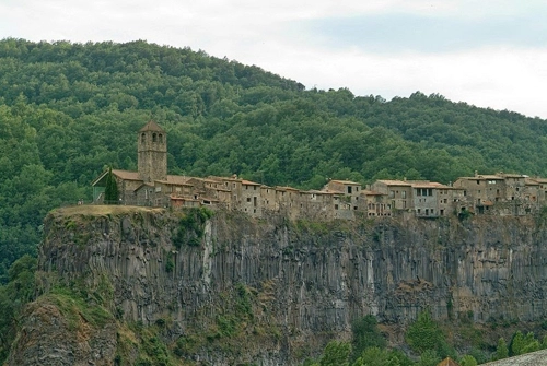 Castellfollit de la roca - ngôi làng đẹp hơn cả tranh vẽ