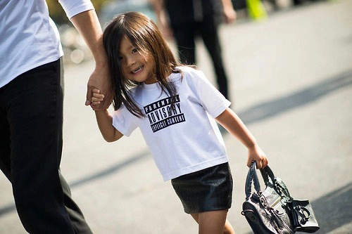 Cháu gái alexander wang ngôi sao thời trang đường phố 4 tuổi