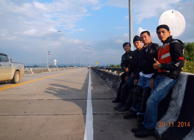Chinh phục 5000km qua malaysia bằng xe máy của 4 chàng trai việt