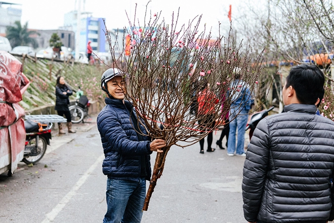 Chợ hoa quảng bá ngày cận tết