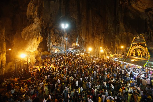 Chốn thiêng ẩn mình trong động batu ở malaysia