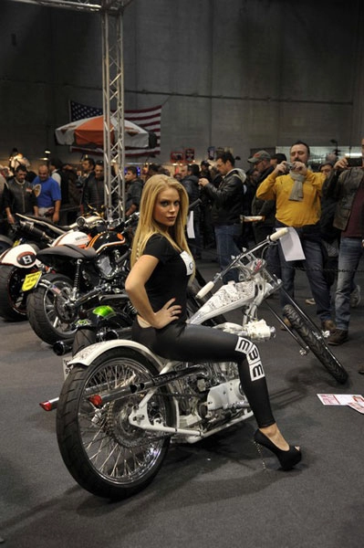 Dàn người đẹp hội tụ tại triễn lãm motor bike expo 2015 tại ý
