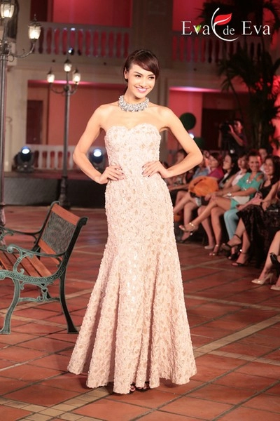 Dàn người mẫu sải bước trong đẹp fashion runway 3