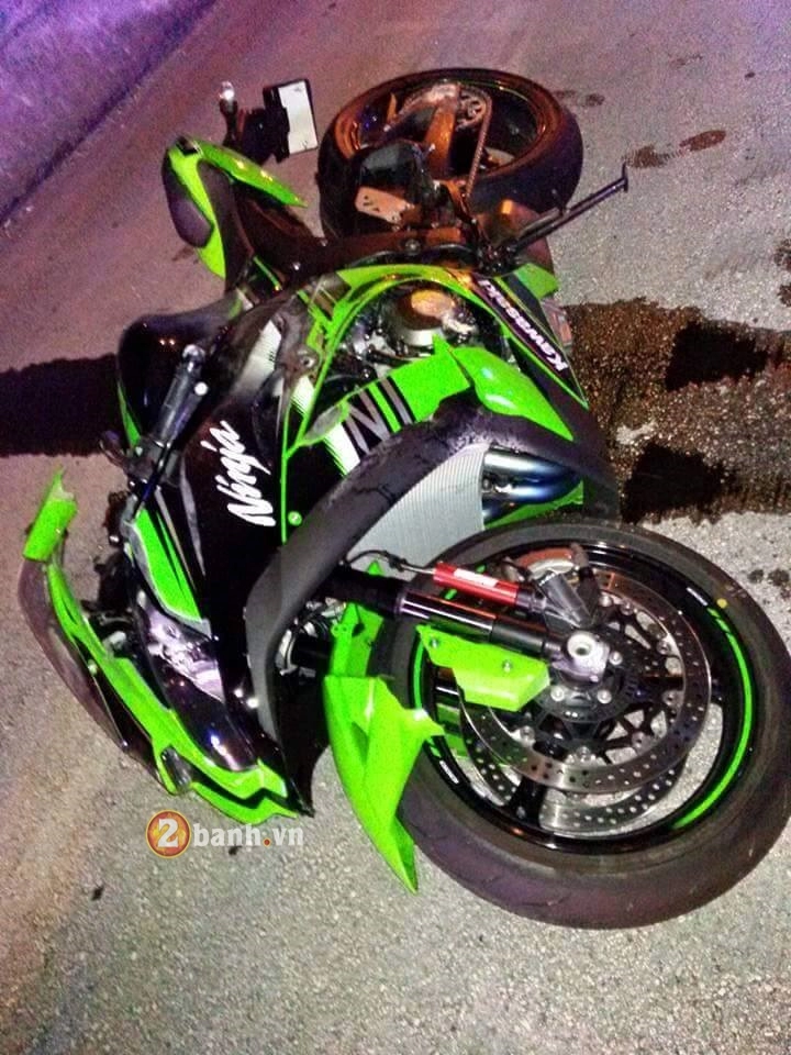 Đắng lòng kawasaki ninja zx-10r 2016 vừa mới mua đã gặp nạn