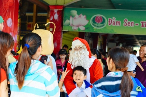 Đón giáng sinh và năm mới tại đầm sen