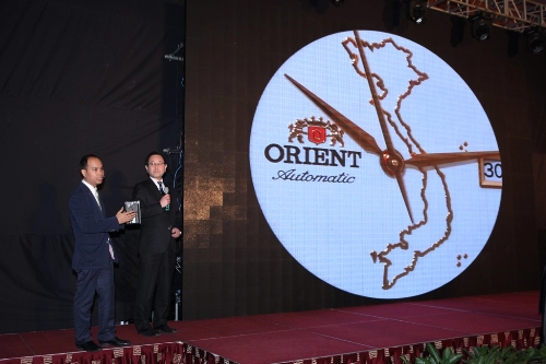 Đồng hồ kỷ niệm 40 năm thống nhất đất nước của orient