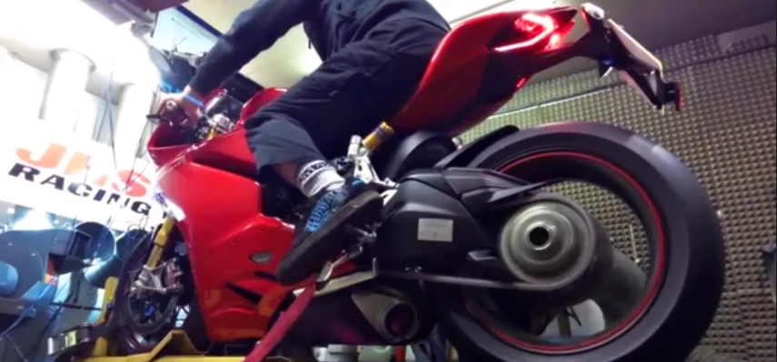 Ducati 1299 panigale bị cháy bốc lửa khi chạy dyno